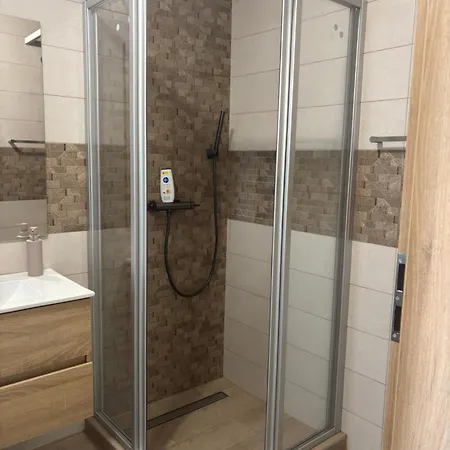 Apartman Aura 2 *