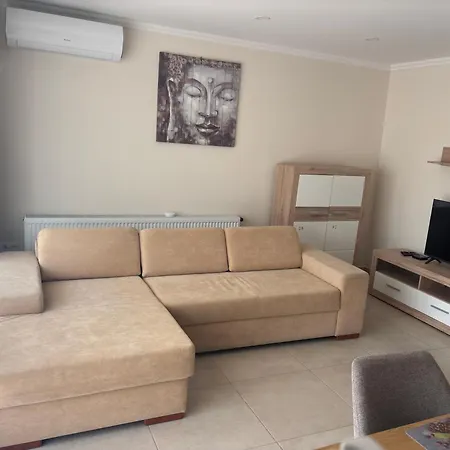 Apartman Aura 2 *
